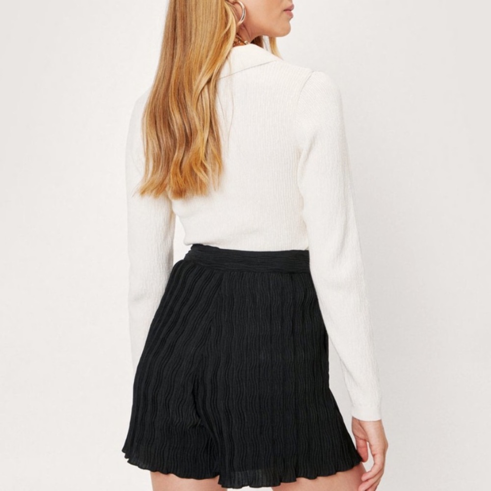 High Waisted Plisse Shorts - NWT - Picture 2 of 2